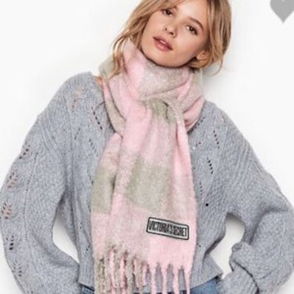 NWOT Victoria's Secret Angel Cozy Soft Buffalo Check Boho Fringe Scarf - Picture 1 of 6